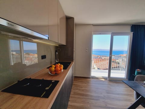 Kitchen or kitchenette, Dining area, Sea view