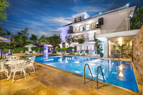 Swimming pool, Swimming pool