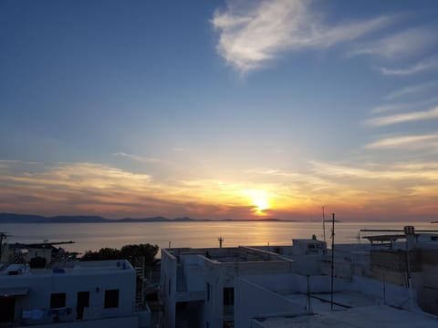 Island Flavor - Magical Sunset View Apartment in Naxos