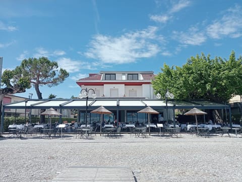 Property building, Restaurant/places to eat