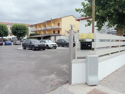 Facade/entrance, Parking