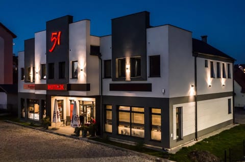 Property building, Restaurant/places to eat, Breakfast