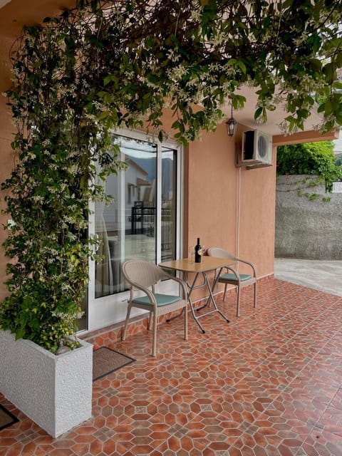 Patio, Garden, View (from property/room), Balcony/Terrace, Seating area, Garden view