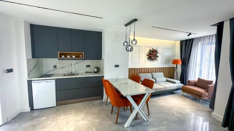 Kitchen or kitchenette, Seating area