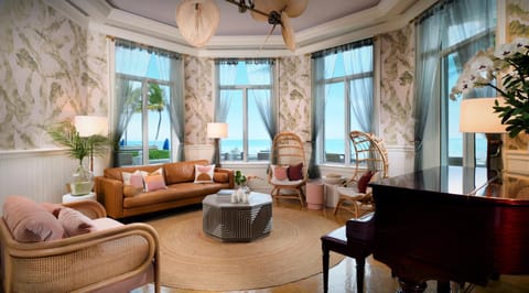 Living room, Seating area