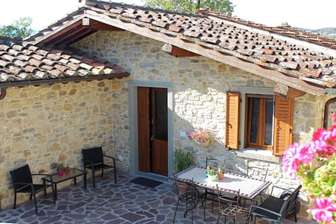 Property building, Patio, Facade/entrance