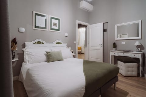 Bed, Bedroom, air conditioner