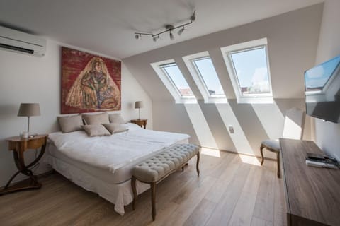 Bed, City view