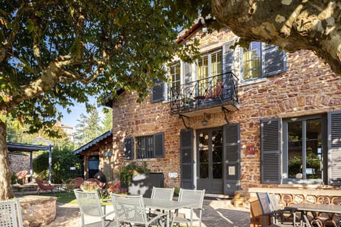 Property building, Garden, Balcony/Terrace, Dining area, Garden view