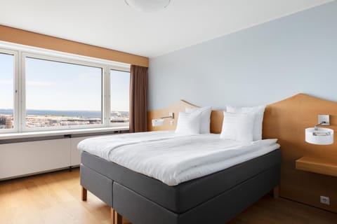 Bed, View (from property/room), Bedroom, City view, Sea view