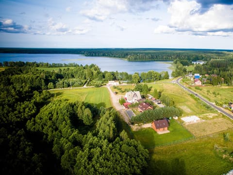 Property building, Neighbourhood, Natural landscape, Bird's eye view, Garden, Beach, Garden view, Lake view, River view