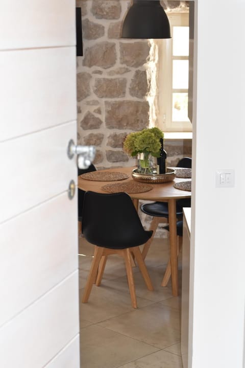 Facade/entrance, Dining area