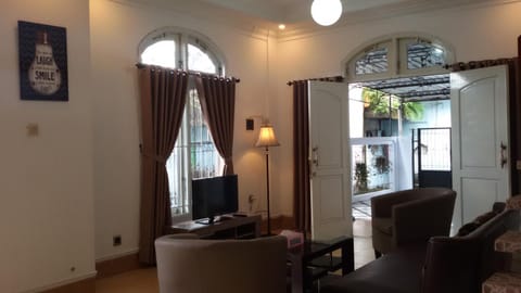Communal lounge/ TV room, Living room, Seating area