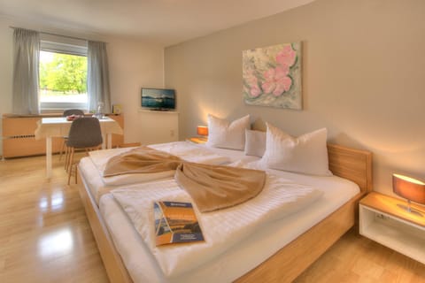 Photo of the whole room, Decorative detail