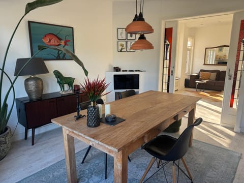 Seating area, Dining area