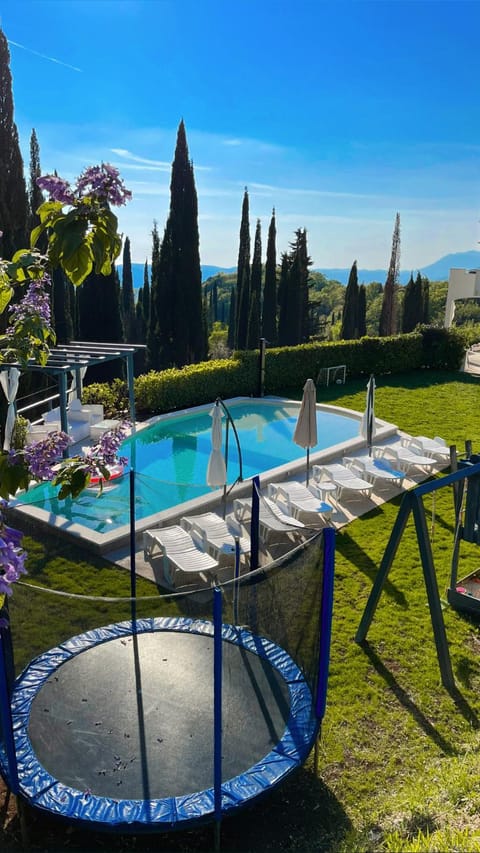 Patio, Spring, Day, Natural landscape, Garden, Garden view, Pool view, Swimming pool, sunbed