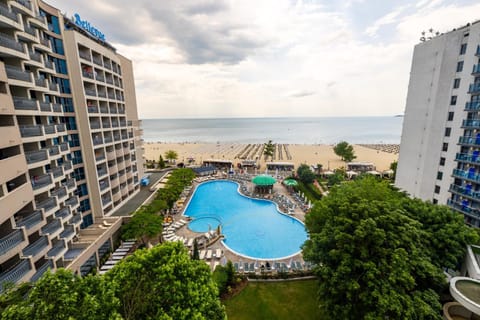 Bird's eye view, Swimming pool