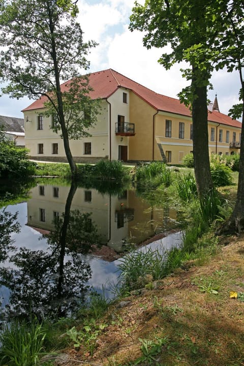 Facade/entrance, Natural landscape, Garden