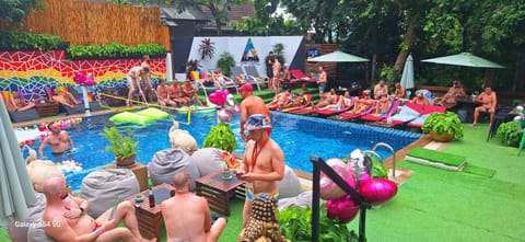 Swimming pool, Entertainment, group of guests, sunbed