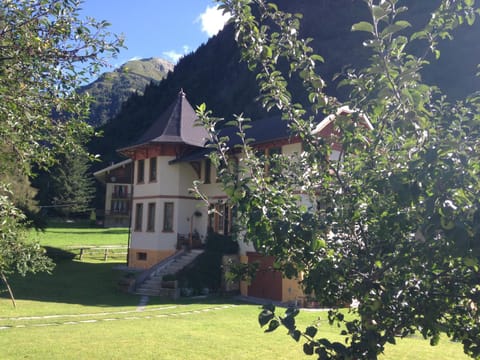 Property building, Garden