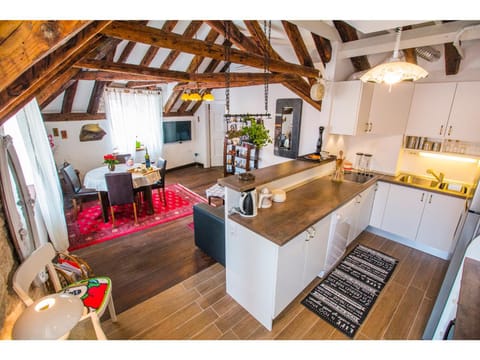 TV and multimedia, Kitchen or kitchenette, Living room, Seating area, Dining area