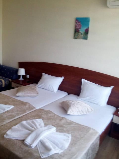 Bed, Photo of the whole room, Bedroom, towels, air conditioner