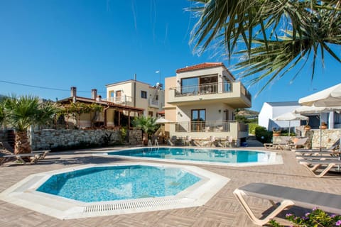Property building, Day, Pool view, Swimming pool, sunbed