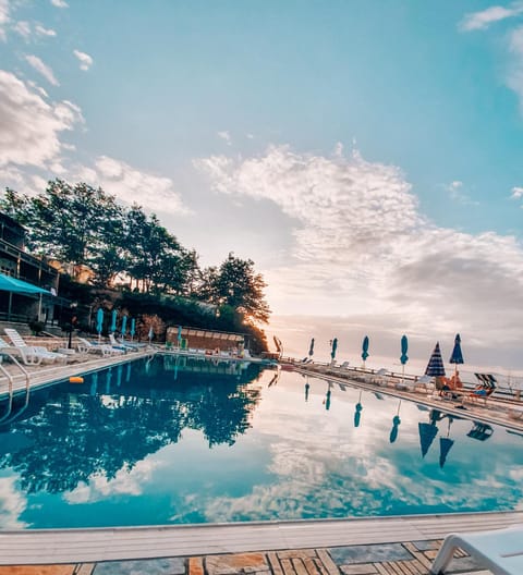 Swimming pool, Swimming pool