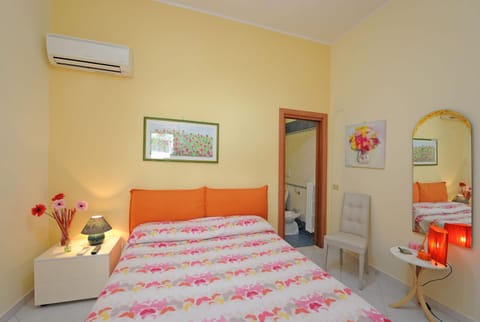 Bed, Photo of the whole room, Bedroom, air conditioner