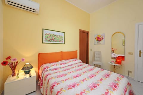 Bed, Photo of the whole room, Bedroom, internet, wardrobe, air conditioner