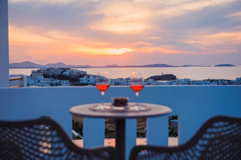 Patio, Natural landscape, View (from property/room), Balcony/Terrace, Seating area, Dining area, City view, Landmark view, Mountain view, Sea view, Sunset