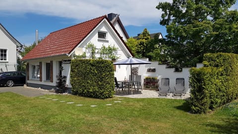 Property building, Facade/entrance, Garden