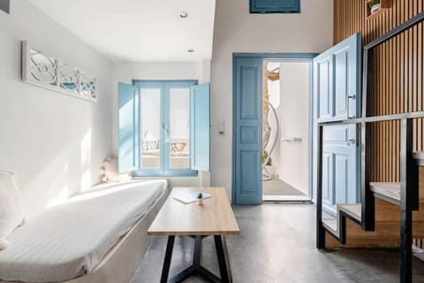 Euphoria Suites & Deluxe Studios Apartment in Thera