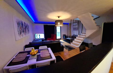 Living room, Photo of the whole room