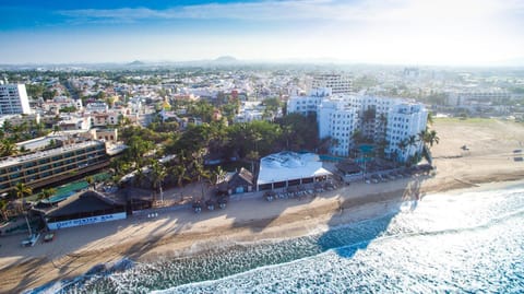Property building, Natural landscape, Bird's eye view, Beach, Sea view, Location