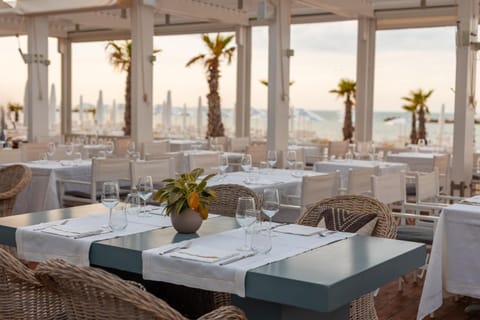 Restaurant/places to eat, Beach
