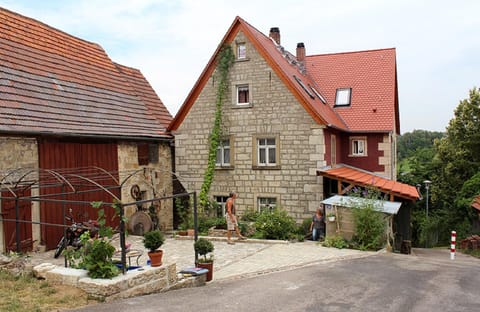 Facade/entrance