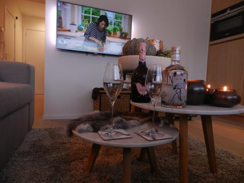 TV and multimedia, Living room, Seating area, Drinks