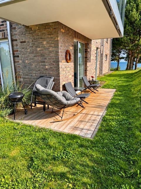 Property building, Balcony/Terrace, Garden view, Sea view