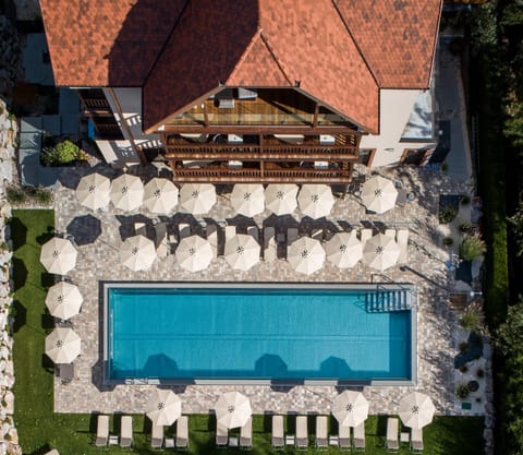 Property building, Bird's eye view, Balcony/Terrace, Swimming pool, Open Air Bath