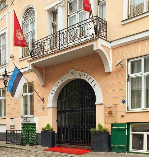 Facade/entrance