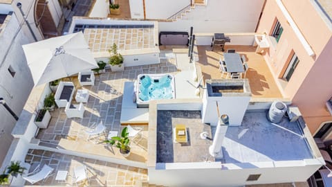 Day, Pool view