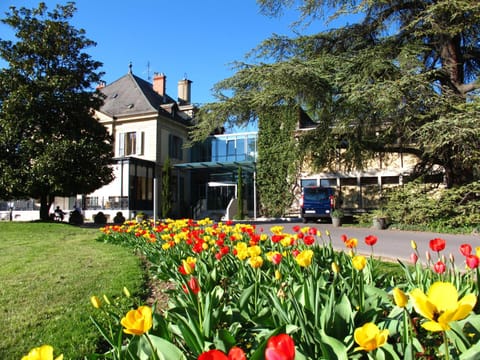 Facade/entrance, Garden