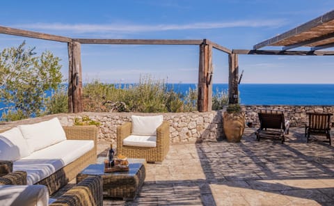 Day, Natural landscape, View (from property/room), Balcony/Terrace, Living room, Seating area, Sea view