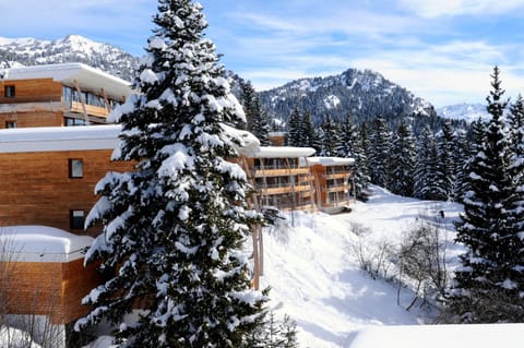Facade/entrance, Winter
