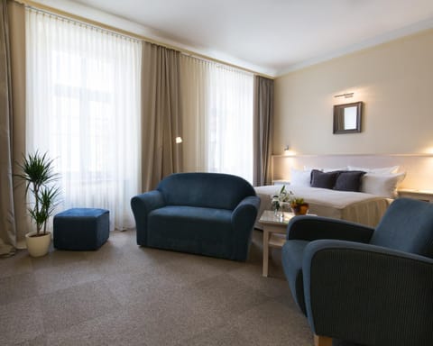 Bed, Bedroom, Family
