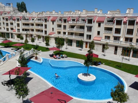 Swimming pool, Swimming pool