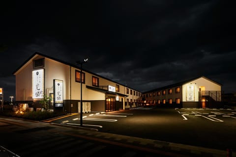 Facade/entrance, Night