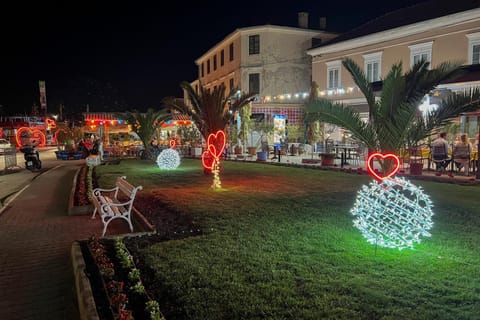 Nearby landmark, Neighbourhood