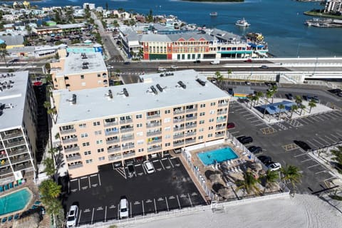 307 - Beach Place House in Madeira Beach